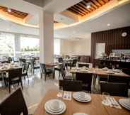 Restaurant 6 Whiz Prime Hotel Sudirman Makassar