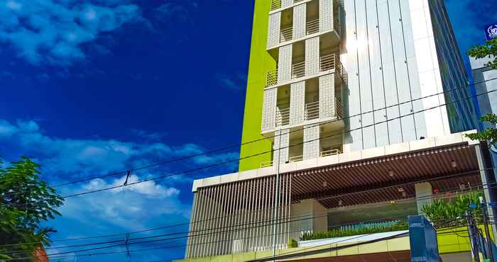 Bangunan Whiz Prime Hotel Sudirman Makassar