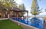 Kolam Renang 3 Villa Emerald Beach