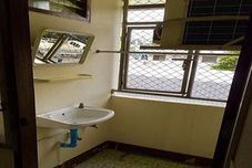 客室内バスルーム Lertchai Mansion