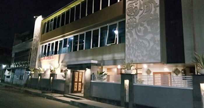 Lobi Hotel Lila Graha