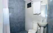 Toilet Kamar 5 Skyblue Hotel