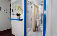 Toilet Kamar 7 Skyblue Hotel