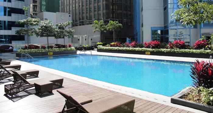 Kolam Renang CSuites at Two Central 