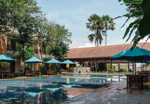 Swimming Pool Villa Bukit Pinus