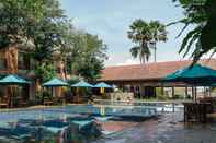 Swimming Pool Villa Bukit Pinus