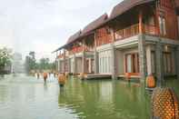 Swimming Pool Grand Mega Resort Cepu