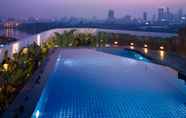 Swimming Pool 2 Park Plaza Sukhumvit Bangkok  