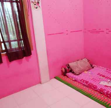 Bedroom 2 Budget Room Only near Terminal Bus Batoh Banda Aceh (RNA)