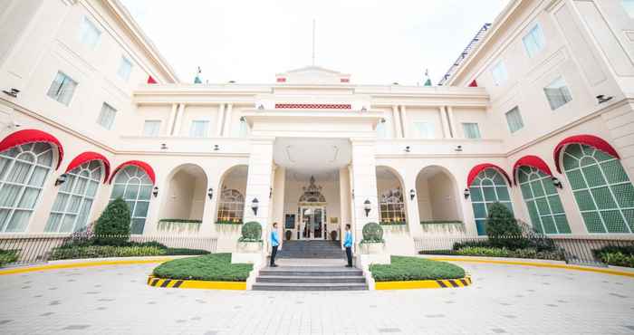 Bên ngoài Rizal Park Hotel