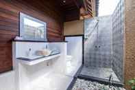 Toilet Kamar The Cubang Hut's Lembongan