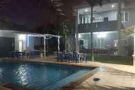 Kolam Renang Alamar Hills Pool Villa & Hot Spring