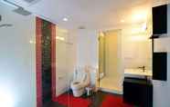 Toilet Kamar 7 Replay 402 Apartment