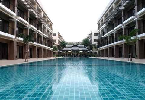 สระว่ายน้ำ Summer Tree Hotel