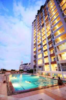 Evergreen Place Siam by UHG, USD 165.28