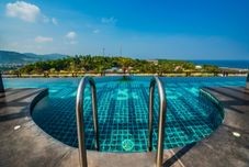 スイミングプール The Sea and Sky by Pro-Phuket