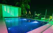 สระว่ายน้ำ 2 Rich Resort Beachside Hotel