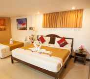 Kamar Tidur 5 Rich Resort Beachside Hotel