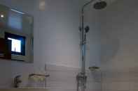 Toilet Kamar BRAND NEW! Stunning Sea View Luxury 3BR Apartments