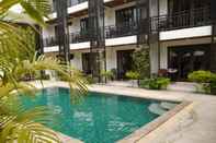 Kolam Renang Ampha Place Hotel