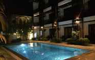 Kolam Renang 5 Ampha Place Hotel