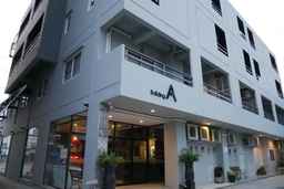 B-Black Hotel, AU$32
