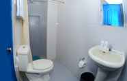 Toilet Kamar 4 3-Star Mystery Hotel in Cebu Near Fuente Circle