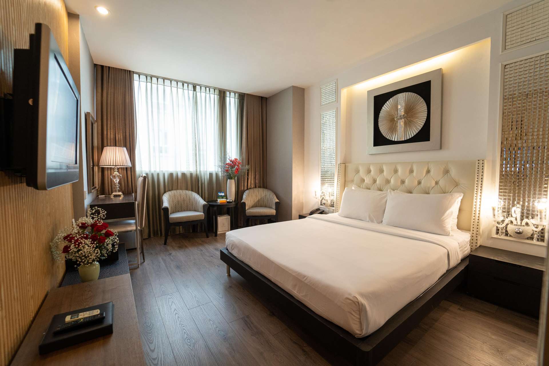 Khách sạn The White - Khách sạn gần lãnh sứ quán TP HCM