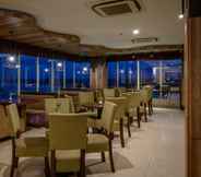 Restaurant 6 Infinity Hotel Jambi By Tritama Hospitality