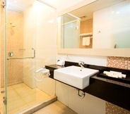 In-room Bathroom 7 Horison Ultima Timika