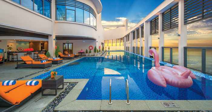 Swimming Pool Altara Suites Danang