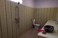 Toilet Kamar Bintang Hostel and Homestay