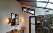 In-room Bathroom 2 Murex Dive Resorts Manado