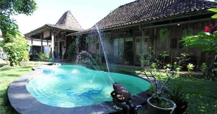 สระว่ายน้ำ Omah Lila Homestay By The Grand Java