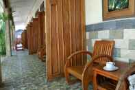 ภายนอกอาคาร Sunrise Hotel Larantuka