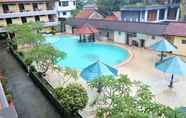 Kolam Renang 4 Uni Beach Hotel