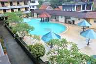 Kolam Renang Uni Beach Hotel