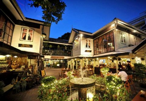 ภายนอกอาคาร Silom Village Inn
