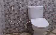 Toilet Kamar 5 Penginapan Ucup