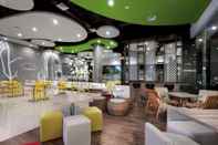 Quầy bar, cafe và phòng lounge favehotel Tuban