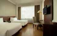 Kamar Tidur 3 Hotel Santika Luwuk - Sulawesi Tengah