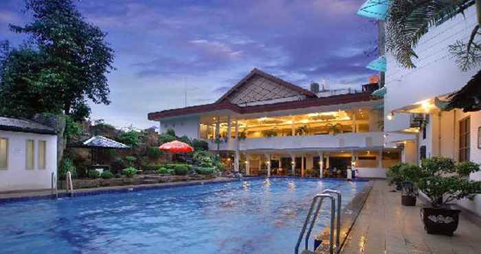 Swimming Pool Hotel Matahari Yogyakarta