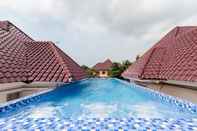 Swimming Pool Palm Villa 5