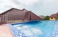 Swimming Pool 4 Palm Villa 5