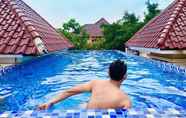 Swimming Pool 2 Palm Villa 5