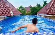 Kolam Renang 2 Palm Villa 5