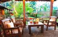 พื้นที่สาธารณะ 2 Ethnic Room at Omah Lumbung Bawean by Omah Bungah