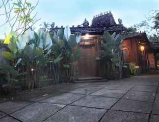 ภายนอกอาคาร 2 Ethnic Room at Omah Lumbung Bawean by Omah Bungah