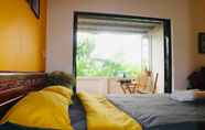 Kamar Tidur 2 Yellow House Garden Villa