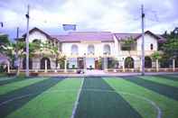 Bangunan Yellow House Garden Villa